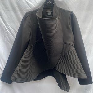 🖤 Unique Parisian coat. A rare find